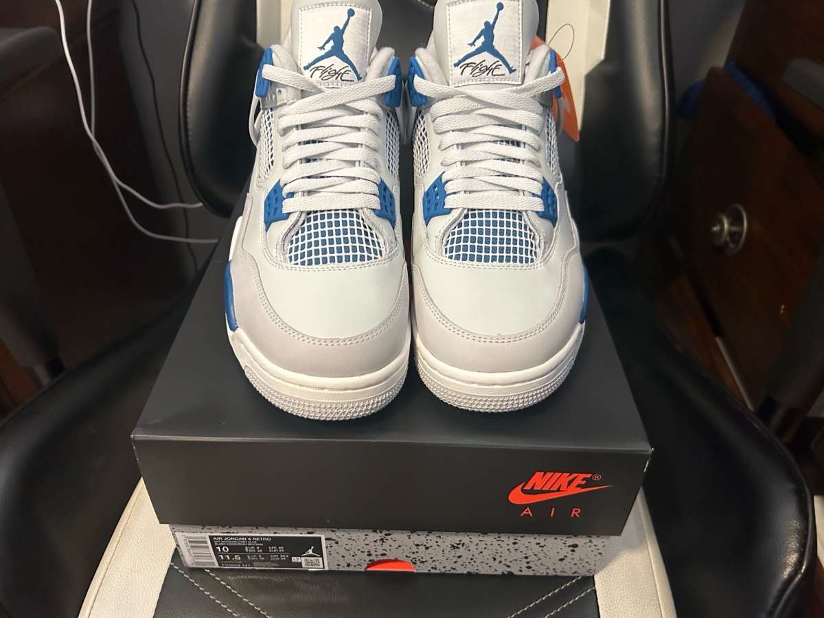 Air Jordan Retro 4s