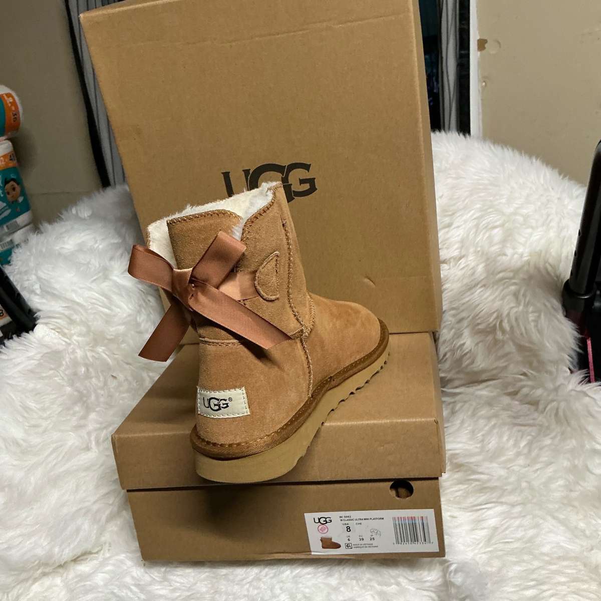 SIZE 8 UGGS ANKLE BOOTS