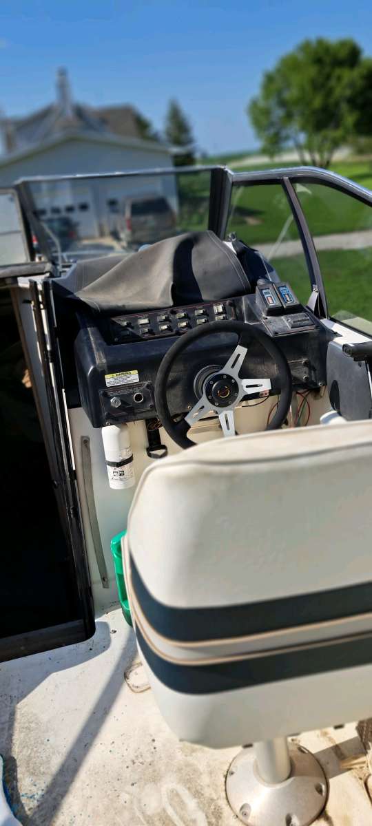 26 foot 1990 bayliner