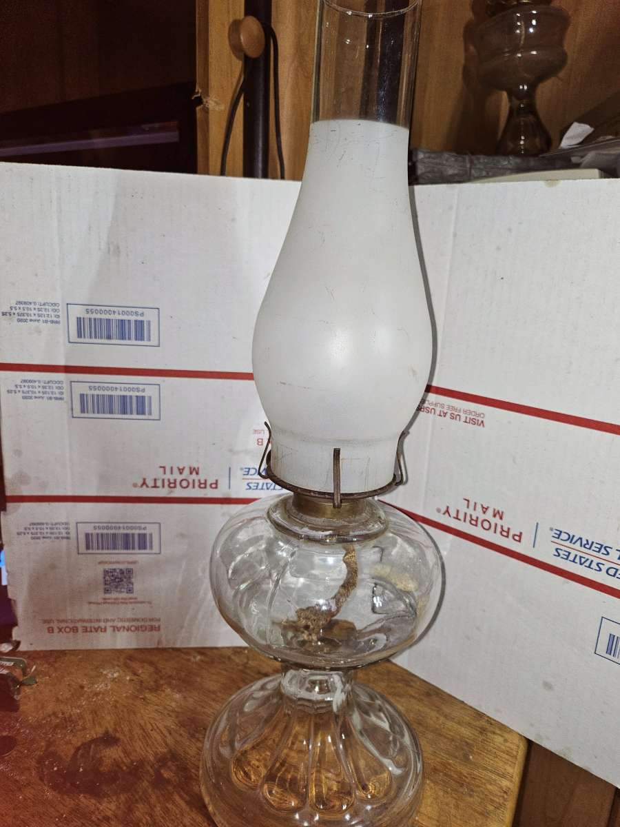 6 old kerosene lamps