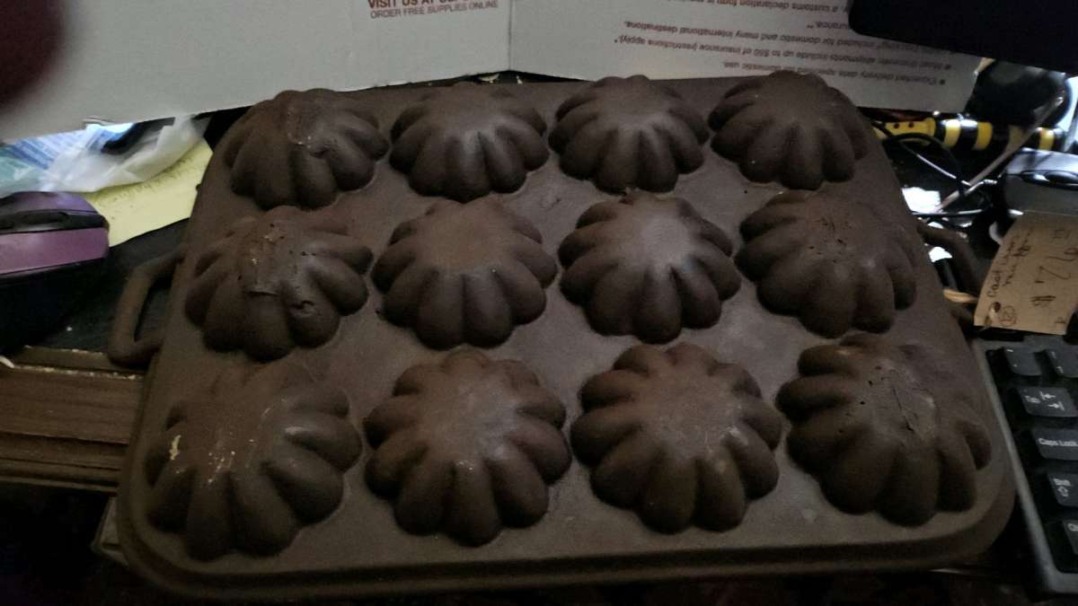 Heavy cast iron muffin pan