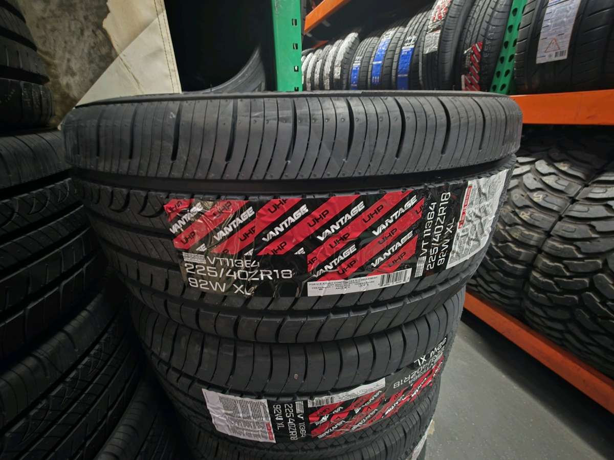 Vantage UHP 225 40zR18 92WXL