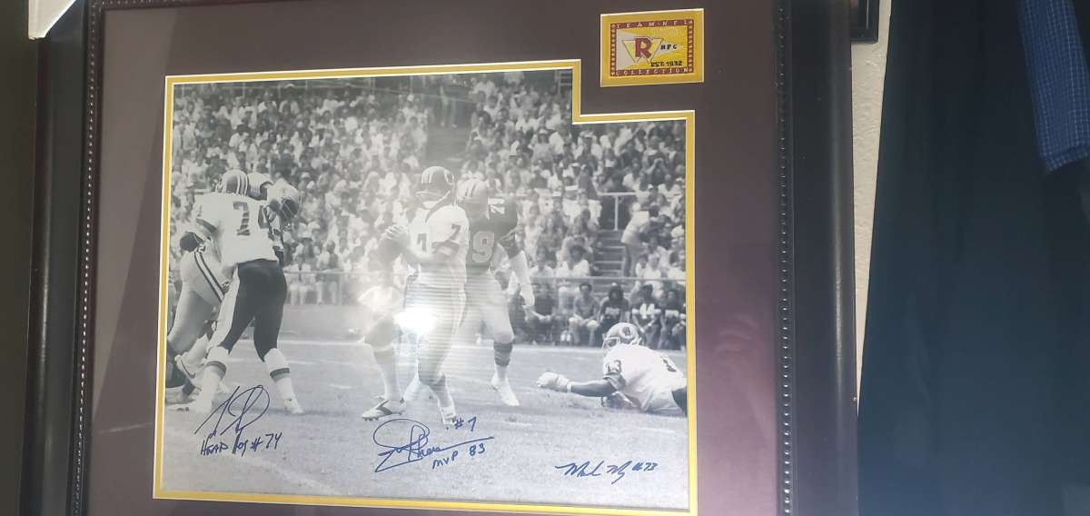 Autograph Picture of the Washington  redskins