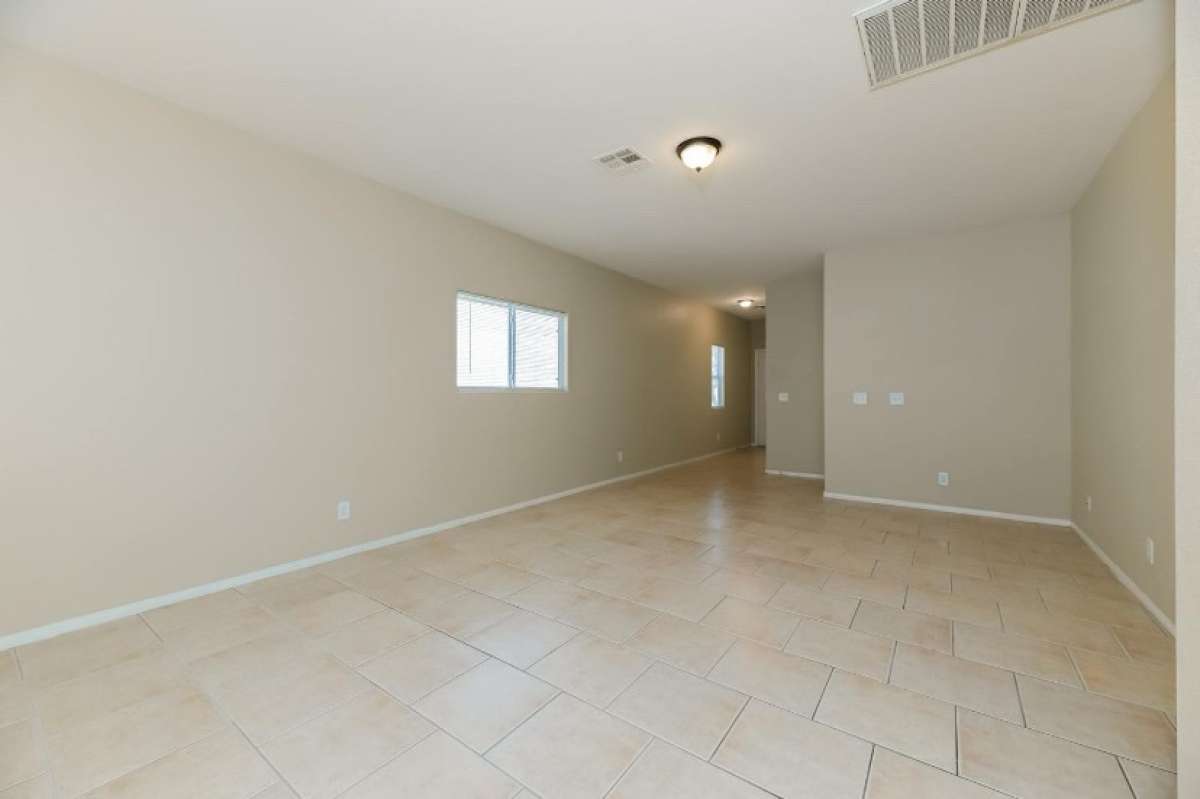 3 BEDROOMS 25 BATHROOMS SINGLE FAMILY HOME