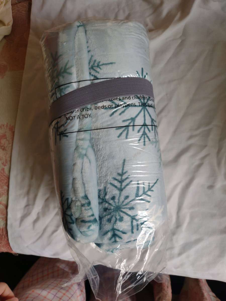Snowflake throw