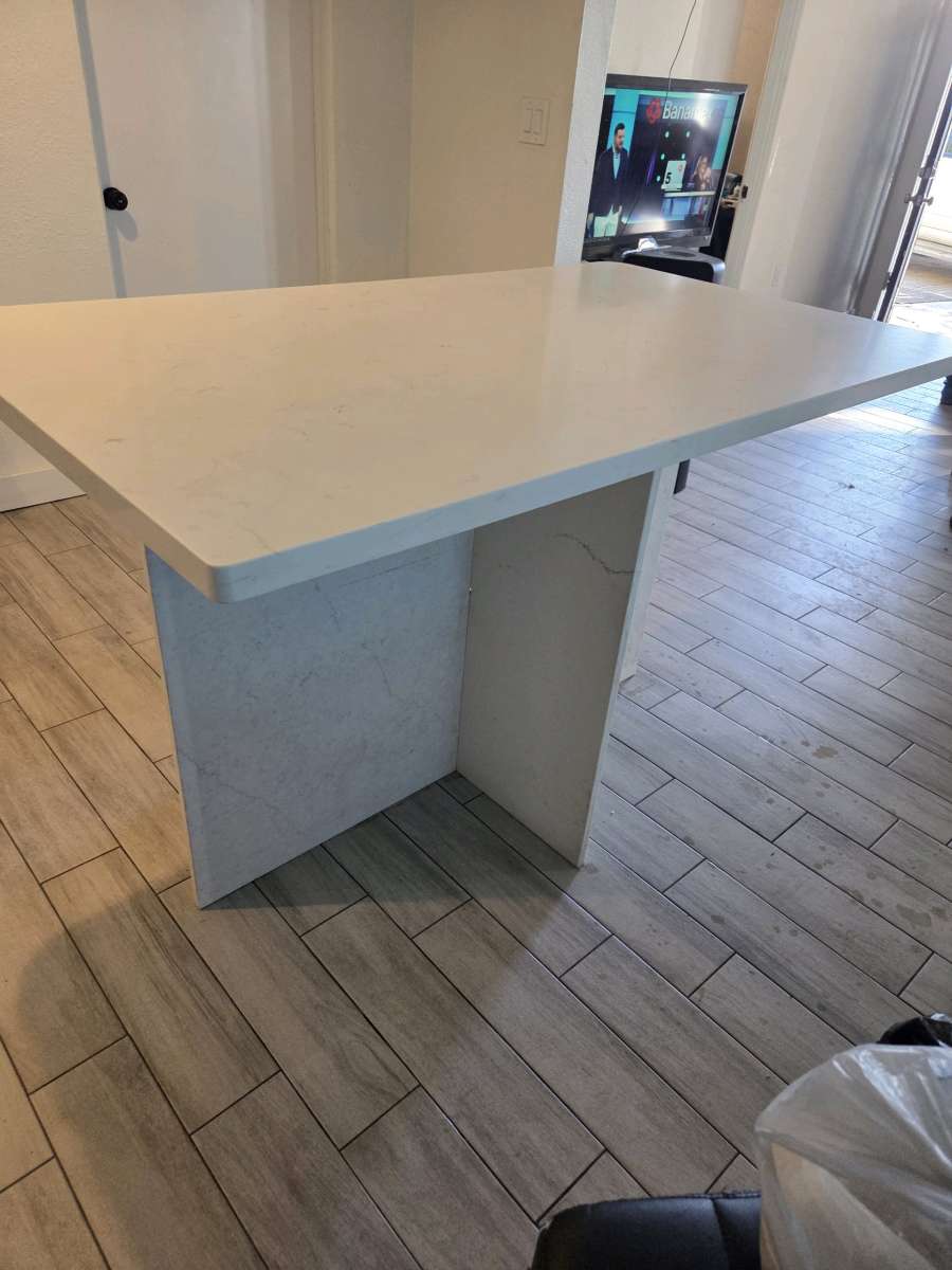 Carrera white quartz table