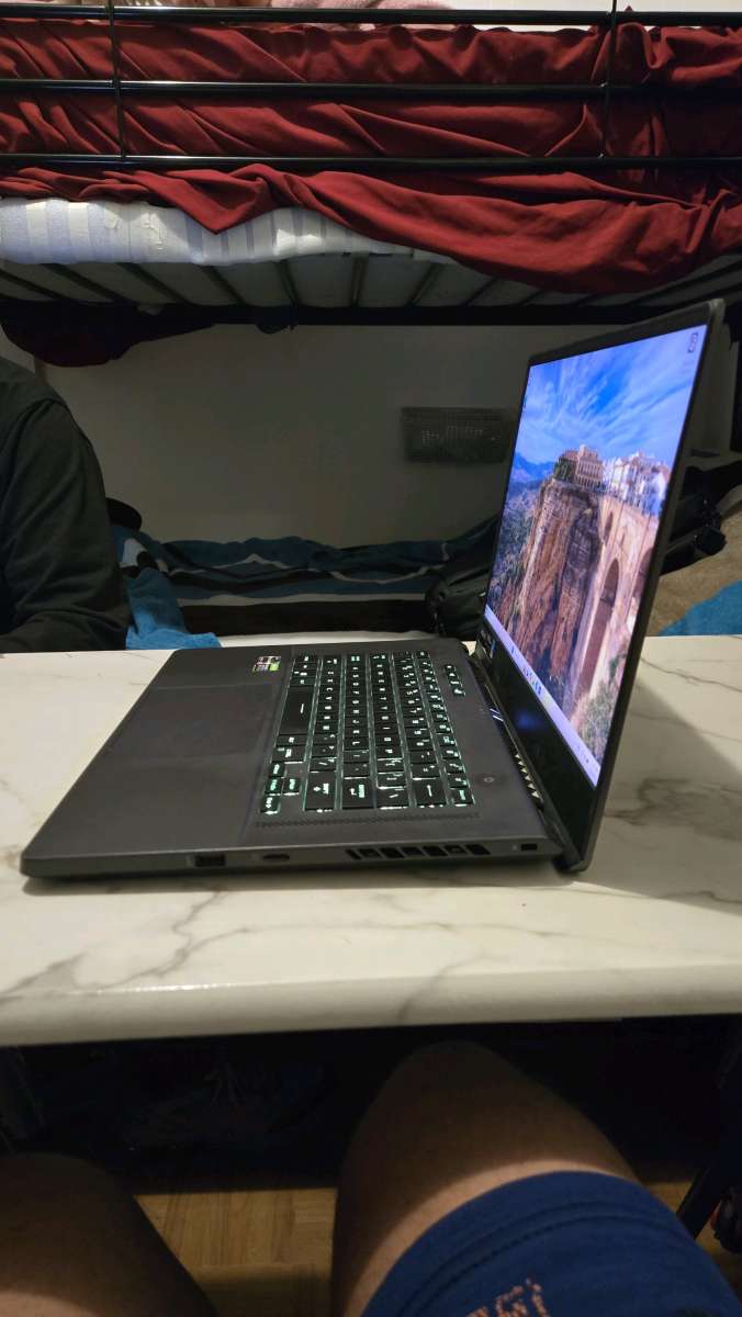Laptop RTX 3070 Asus rog zephyrus g15 QHD 165 Hz Ryzen 9 590