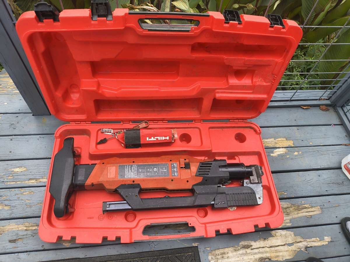 HILTI DX9 POWDER ACTUATED TOOL