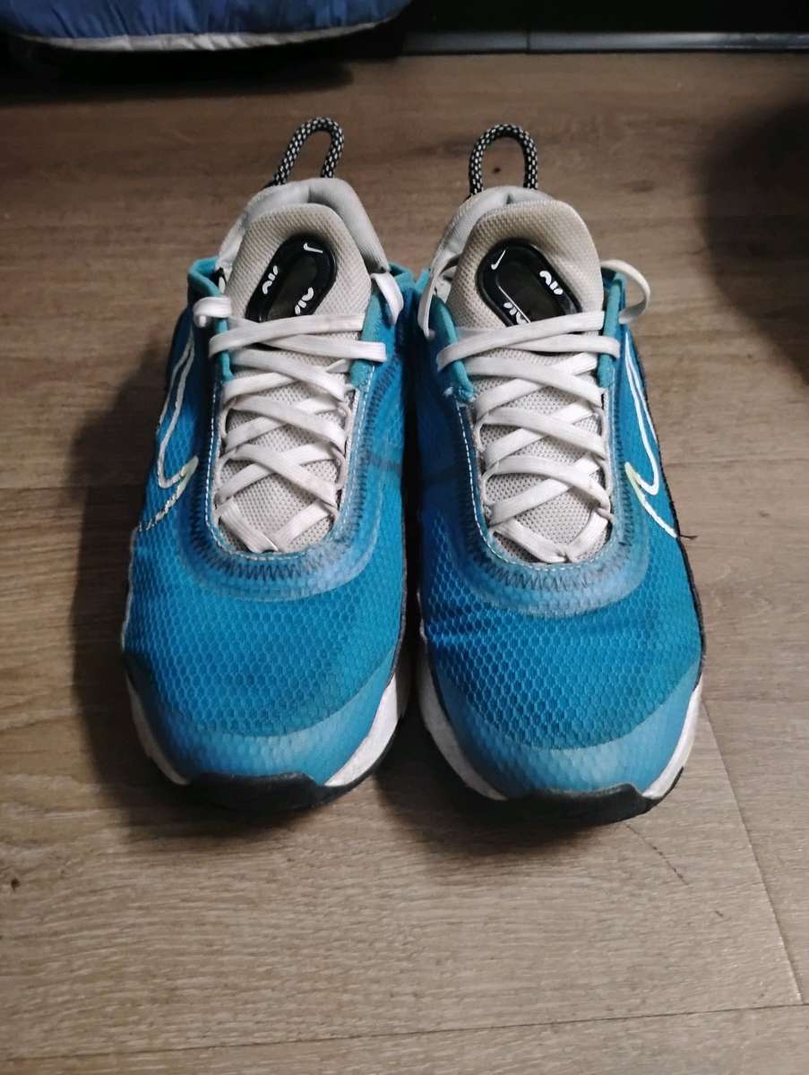 Slightly worn womens Nike Air Max sneakers size 7