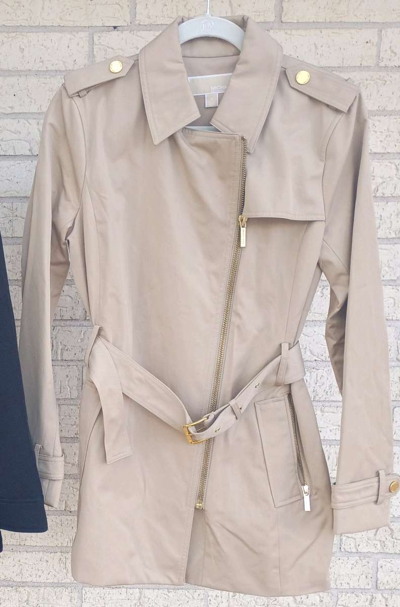 Micheal kors trench size M