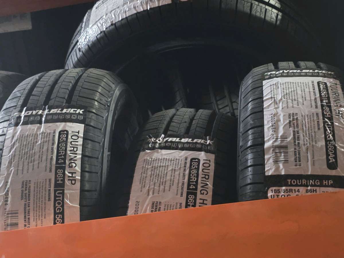 For Sale ROYAL BLACK 18565R14  86H Touring HP