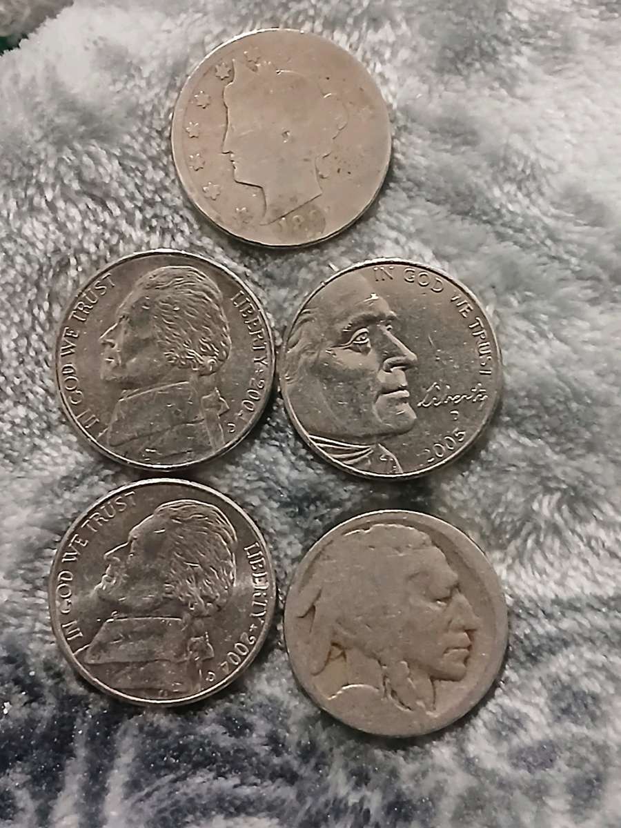 Lot of 5 Nickels 1892 2x 2004 2005 no date