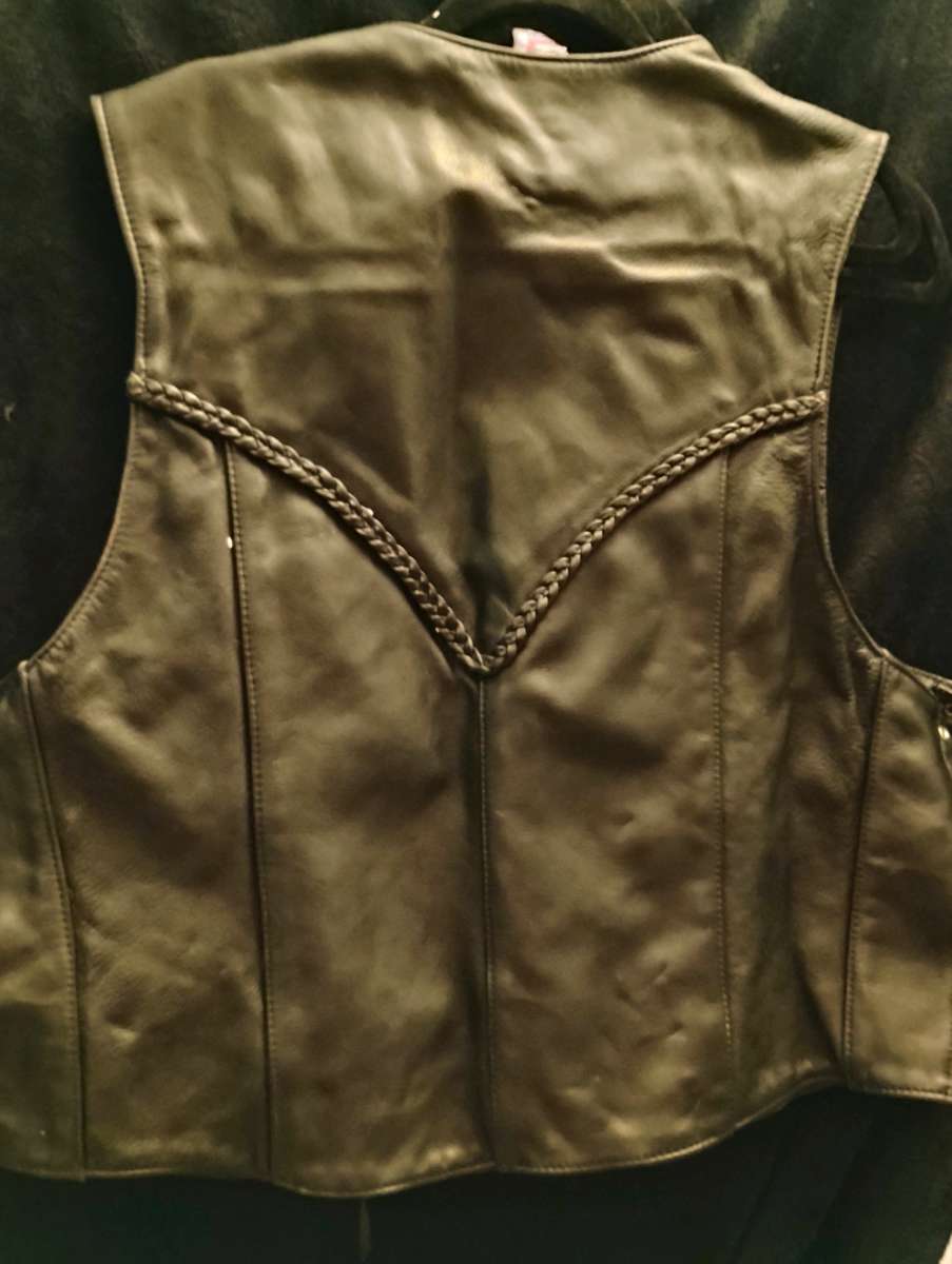 Leather riding vest size xxL