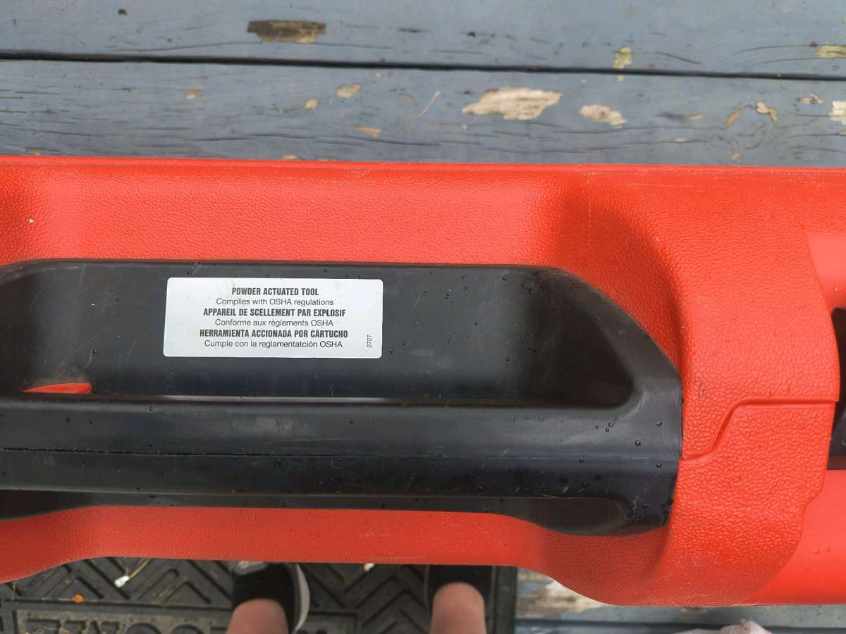 HILTI DX9 POWDER ACTUATED TOOL