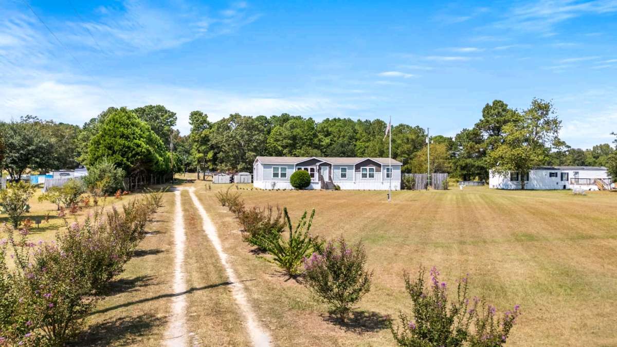 4 bed 2 bath and 5 bed 3 bath homes 2 and half acres