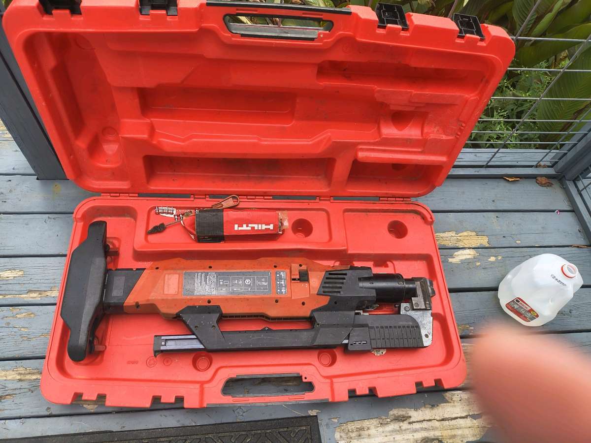 HILTI DX9 POWDER ACTUATED TOOL