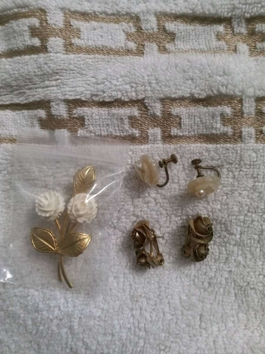 3pc Vintage Earring and Broach Jewelry Bundle