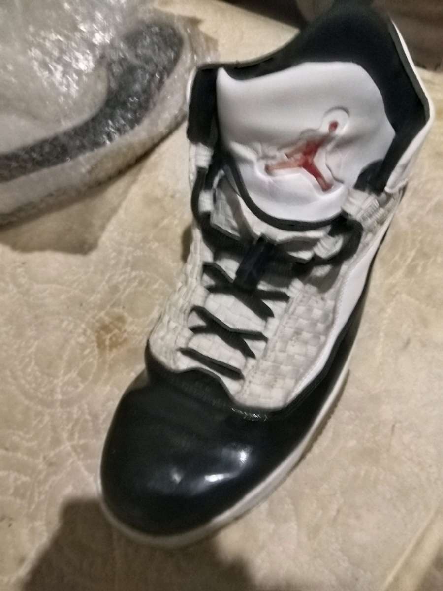 Nike Air Jordan Max Aura 2