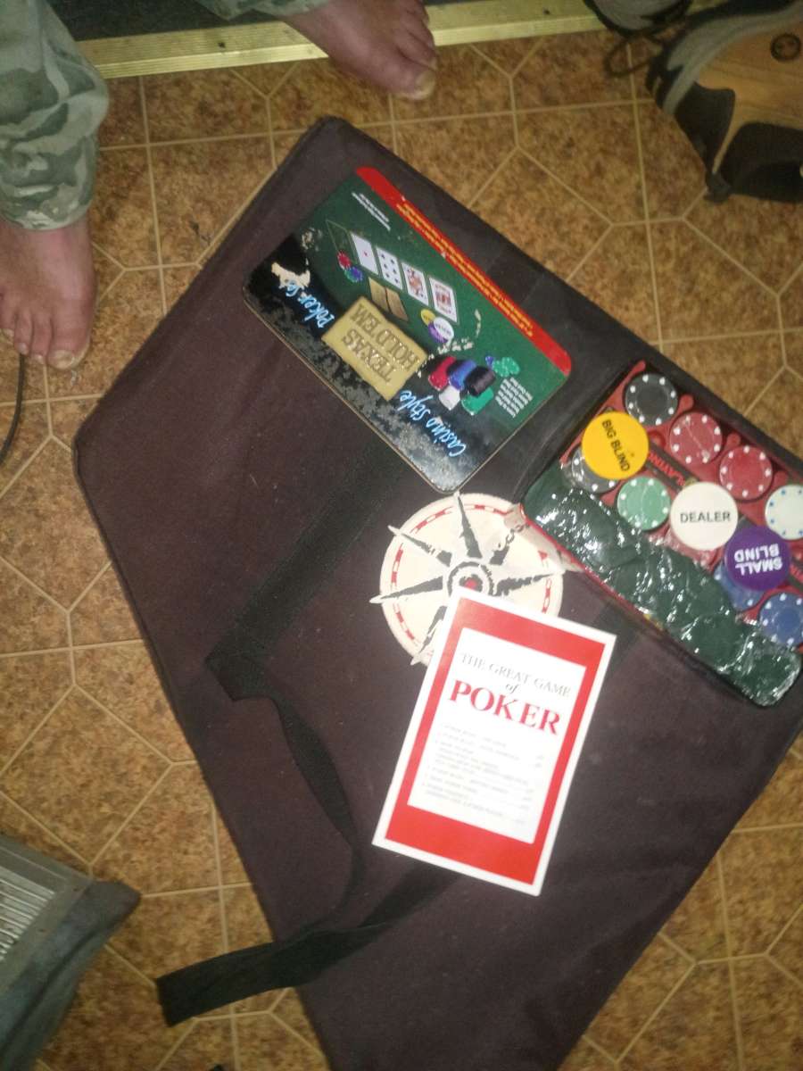 Texas Holden game never opened and fold out poker table