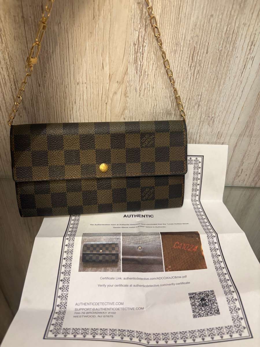 Authentic Louis Vuitton Sarah Wallet