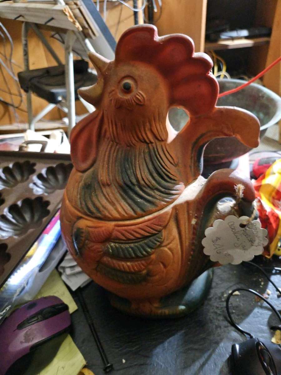 Old rooster cookie jar