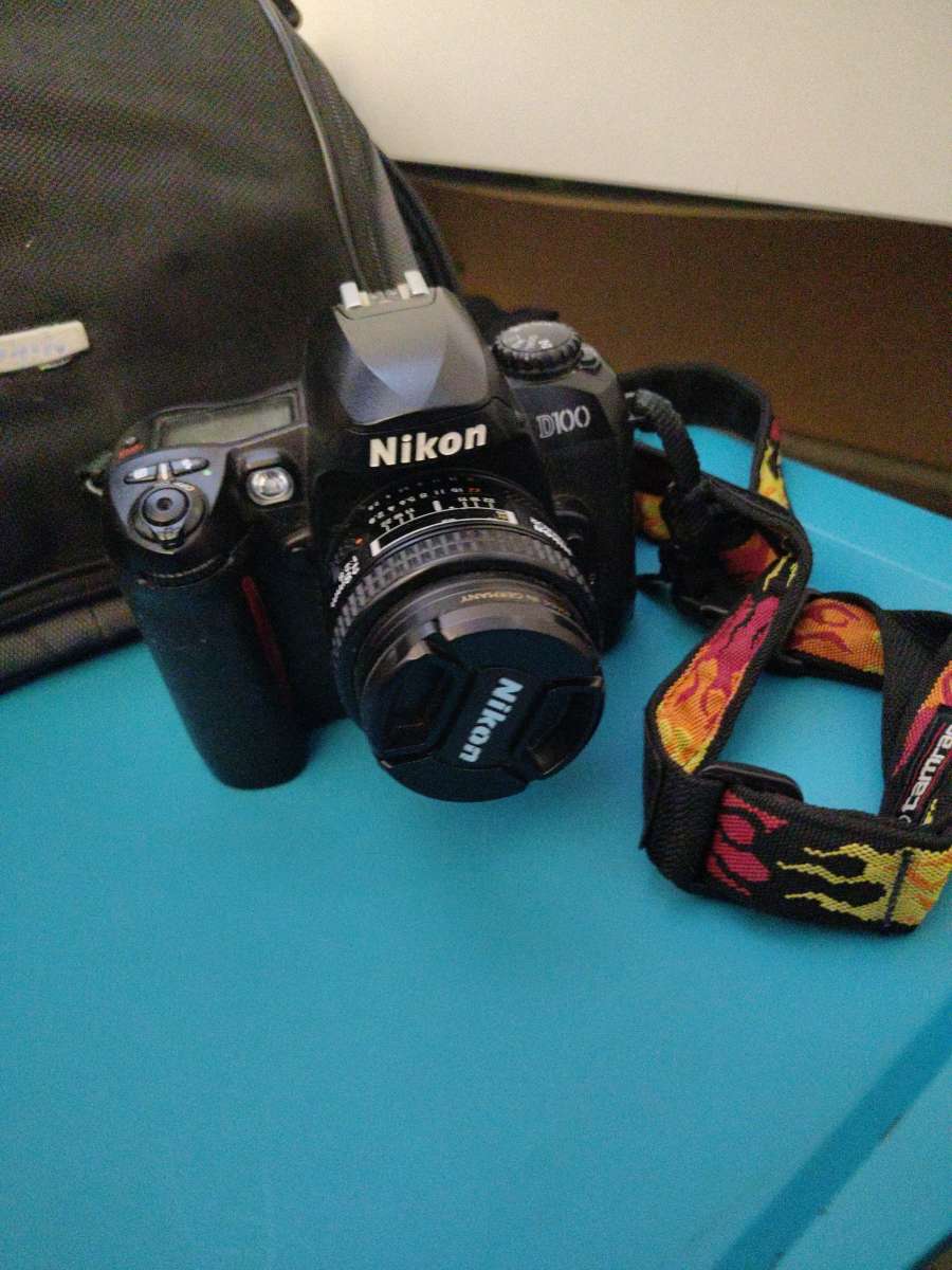 Nikon D100 Digital Camera with Bag