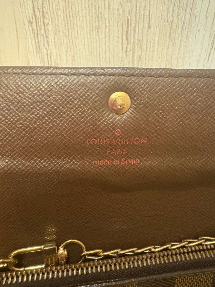 Authentic Louis Vuitton Sarah Wallet