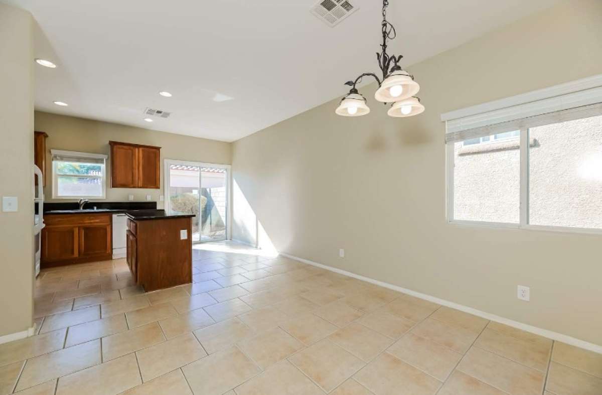 3 BEDROOMS 25 BATHROOMS SINGLE FAMILY HOME