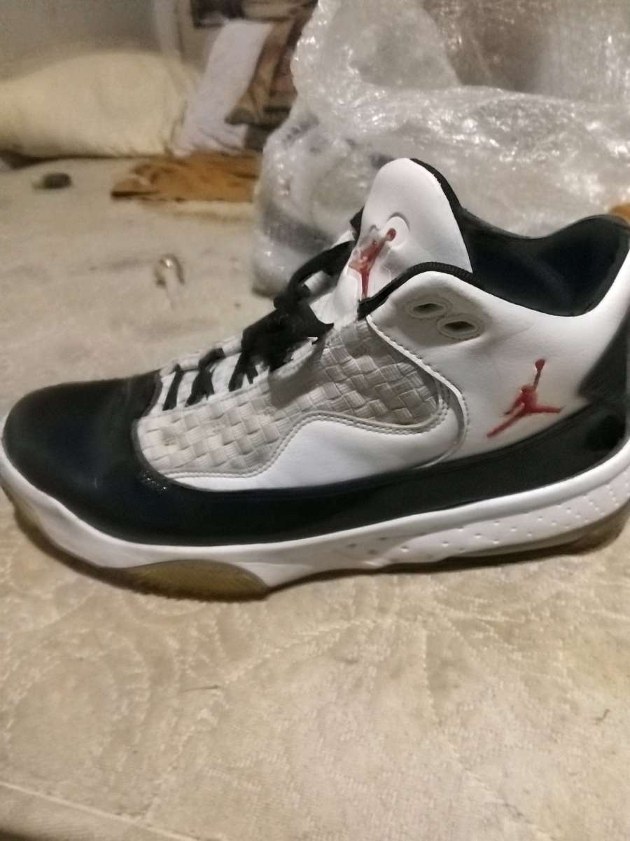 Nike Air Jordan Max Aura 2