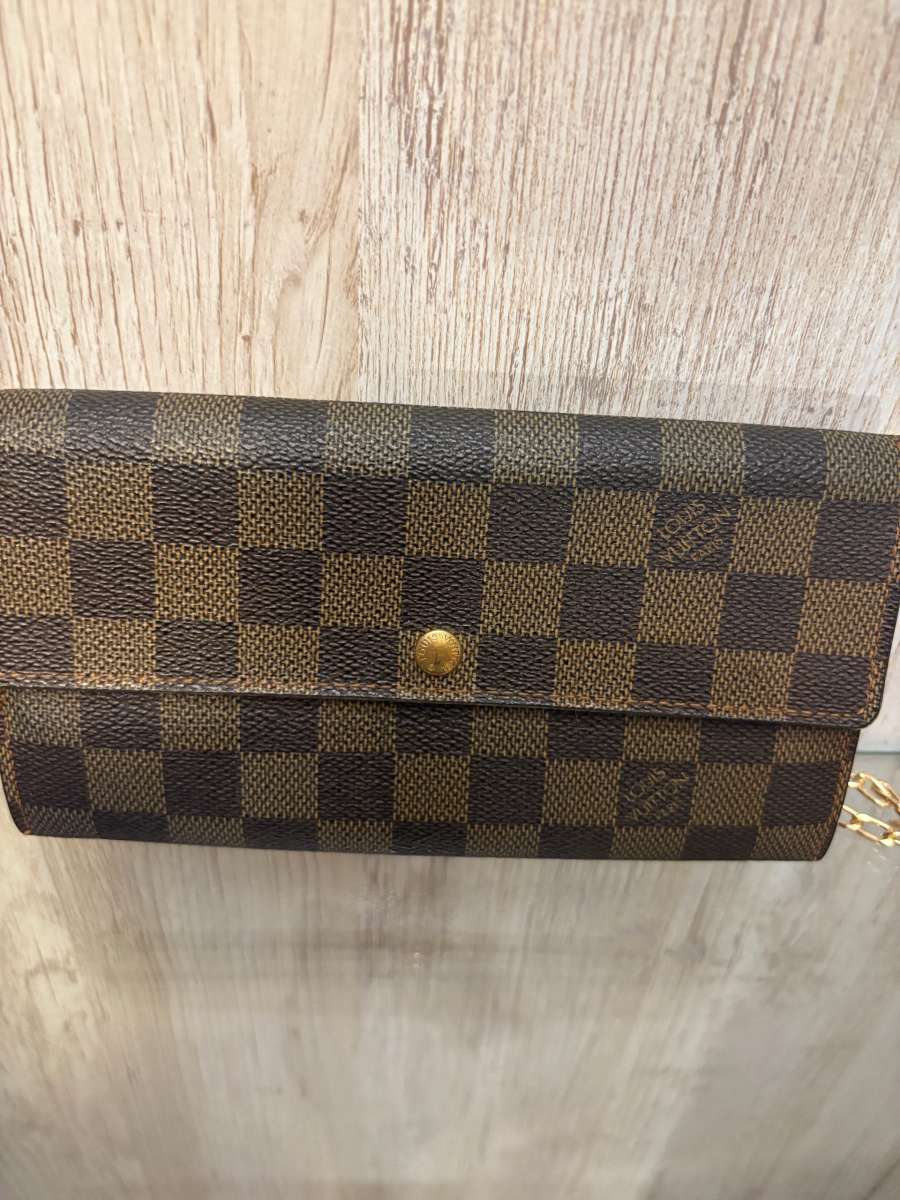 Authentic Louis Vuitton Sarah Wallet