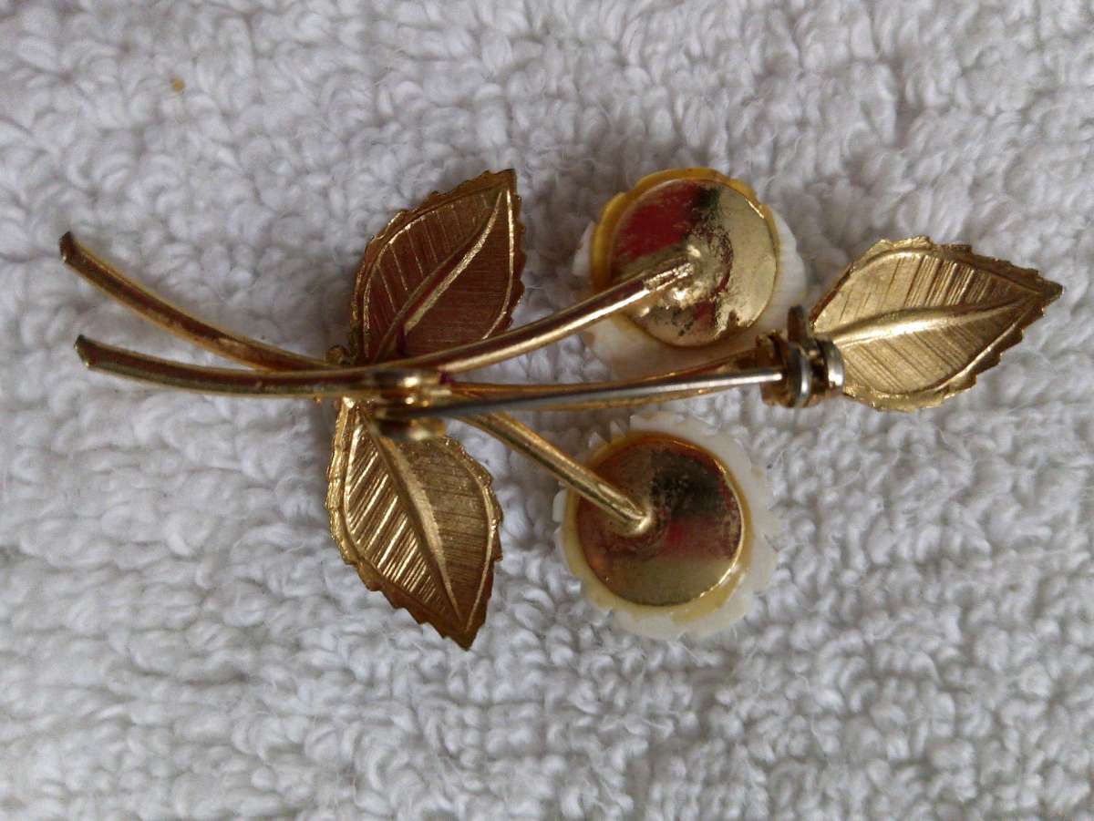 3pc Vintage Earring and Broach Jewelry Bundle