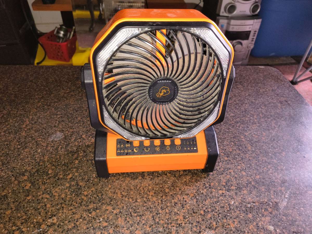 UNIVERSAL CAMPING FAN