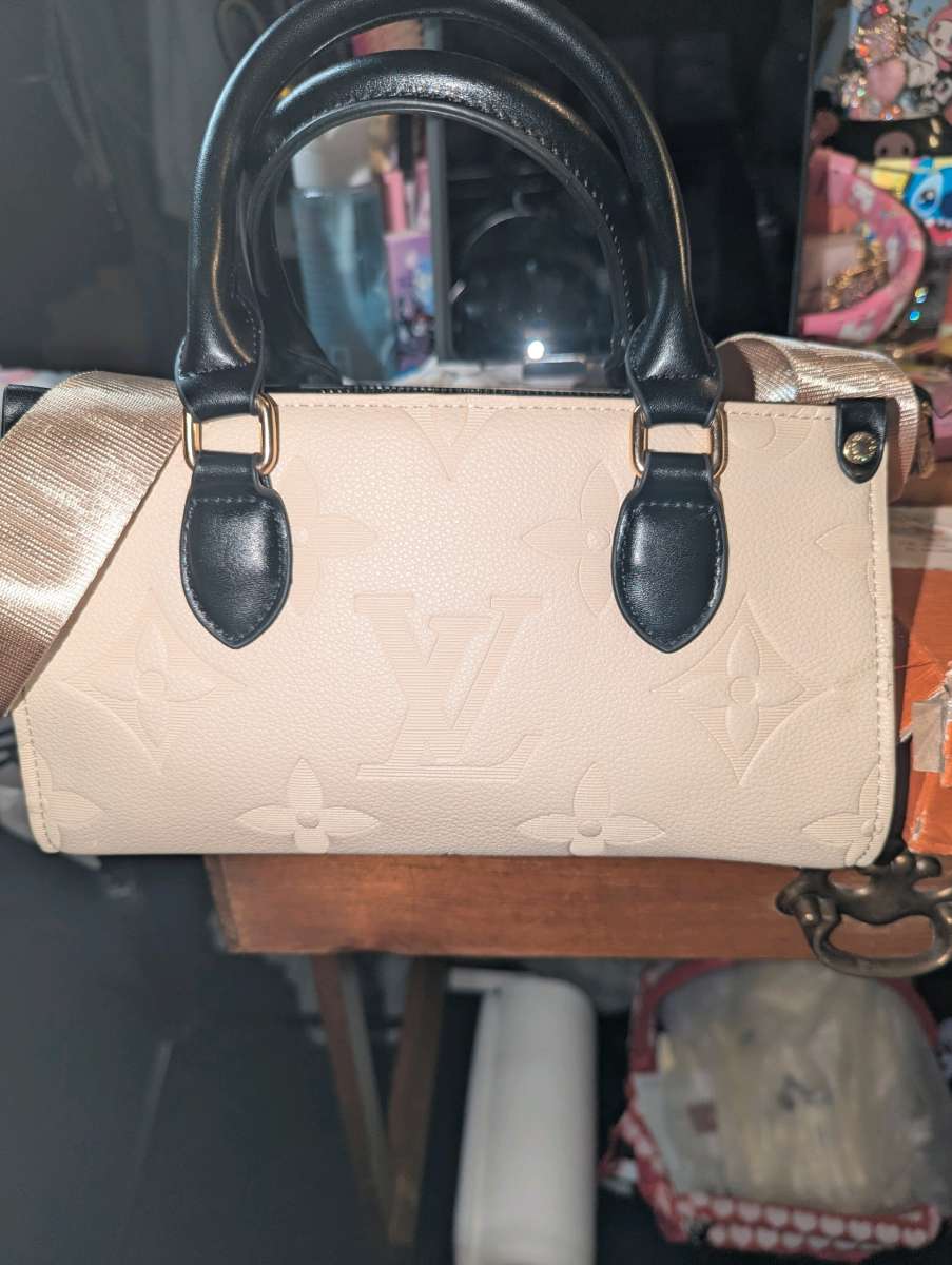 lv purse