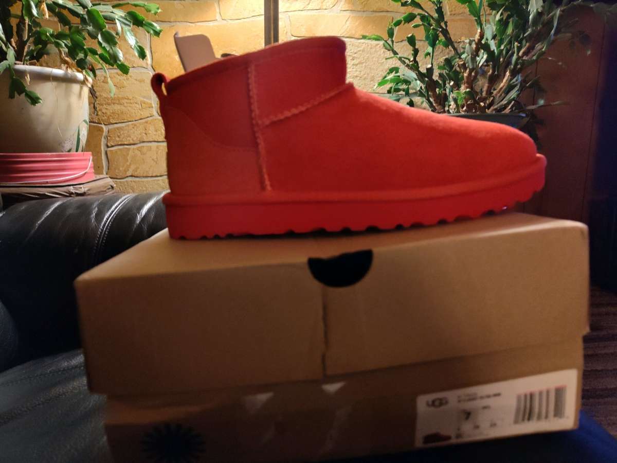 Classic Ultra Mini UGG boots Red size 7
