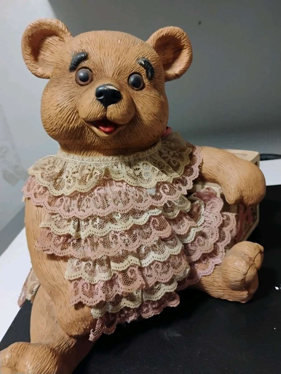 Vintage 1989 HOMCO resin bear