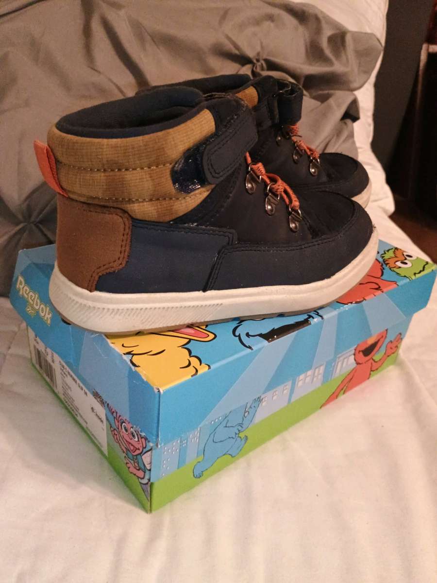 Cat and Jack Boys Boots size 11y