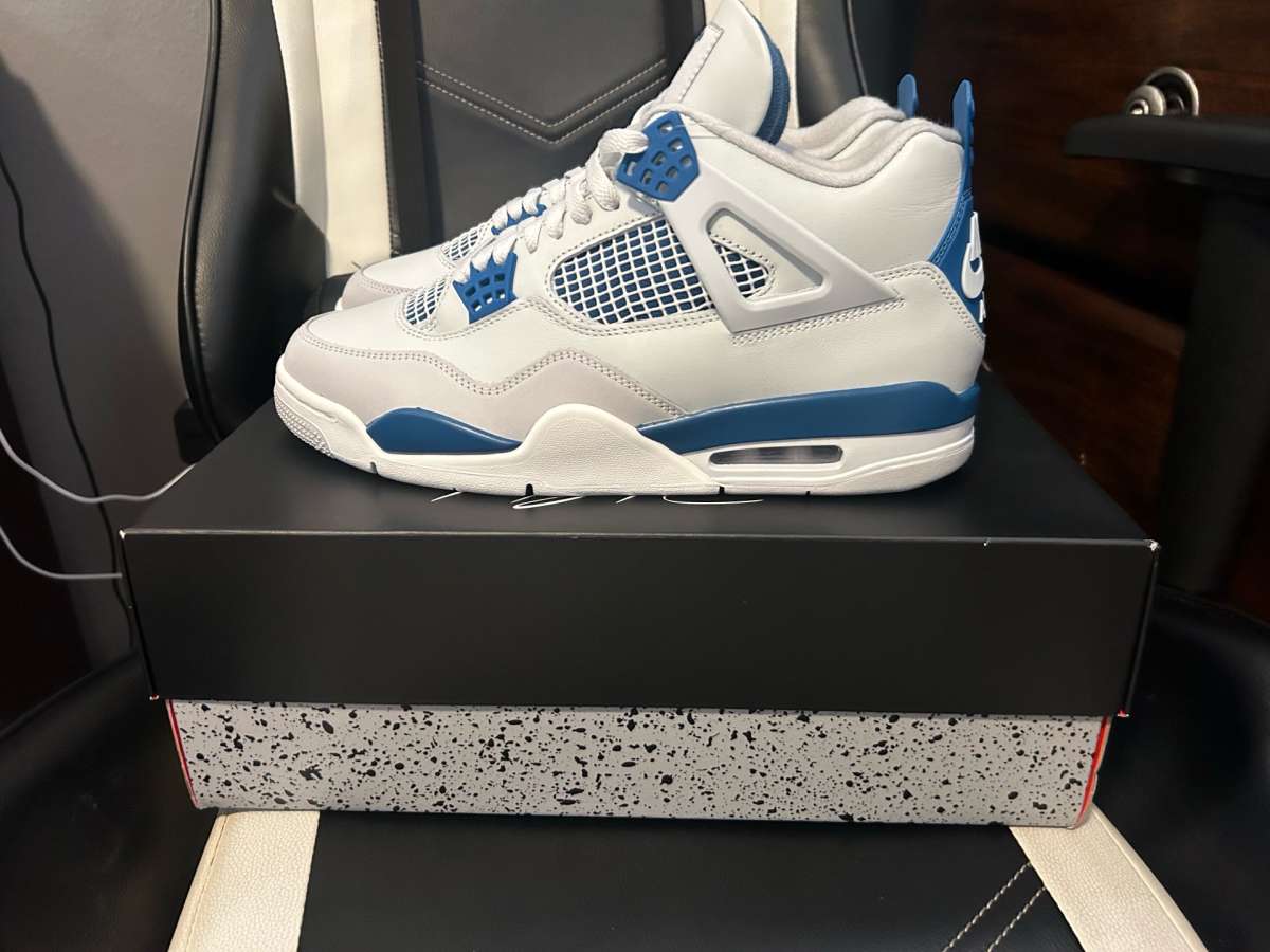 Air Jordan Retro 4s