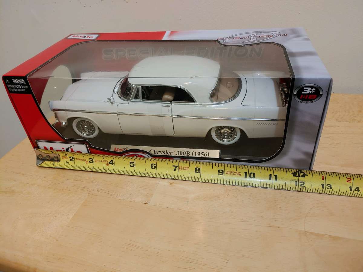 Maisto 1956 Chrysler Special Edition 300B 118 Scale Diecast