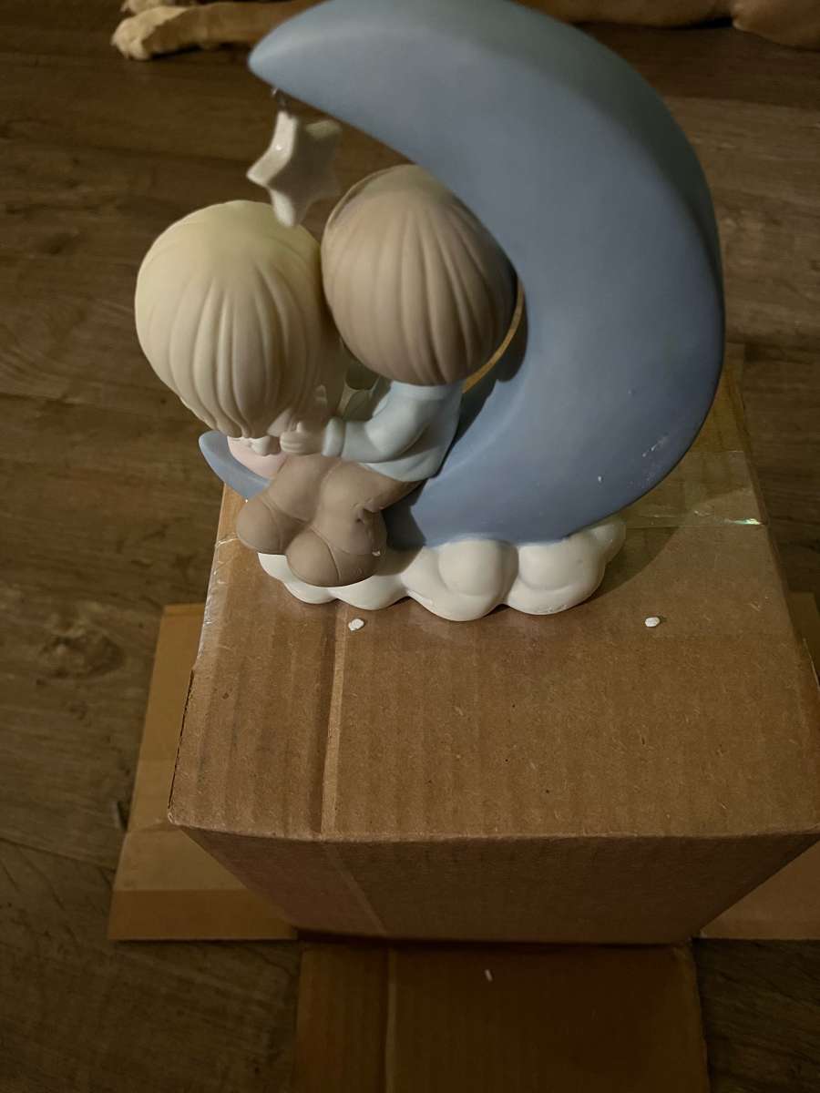 Precious Moments I love you to the moon and back