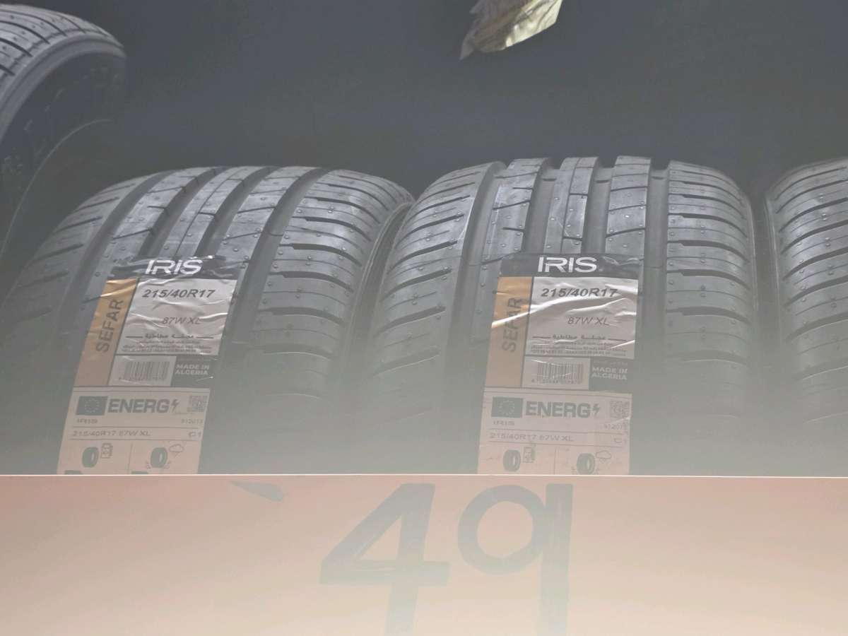IRIS Sefar 215 40R17 67W XL