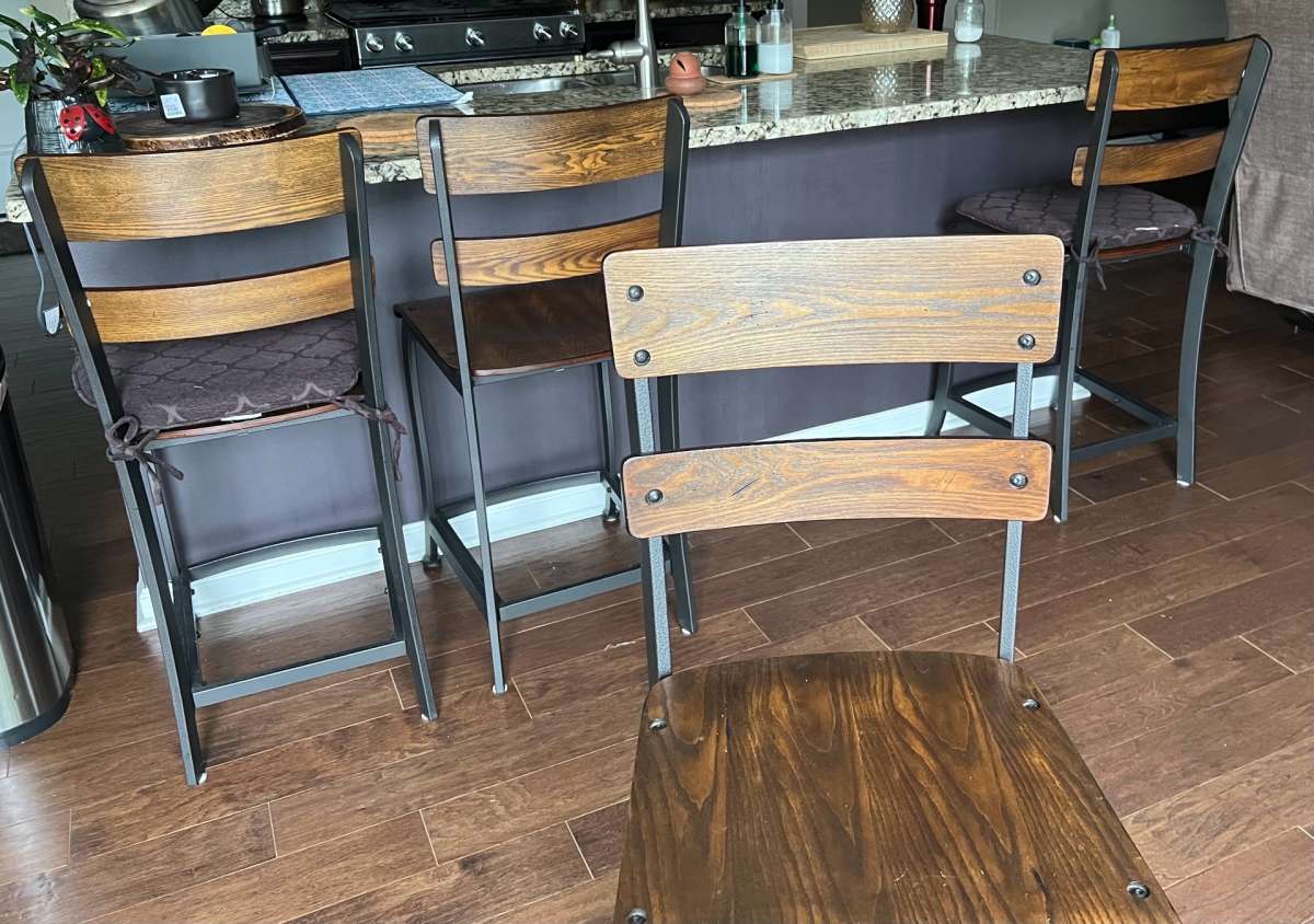 Four Of Yaretzi 25 Counter Bar Stools