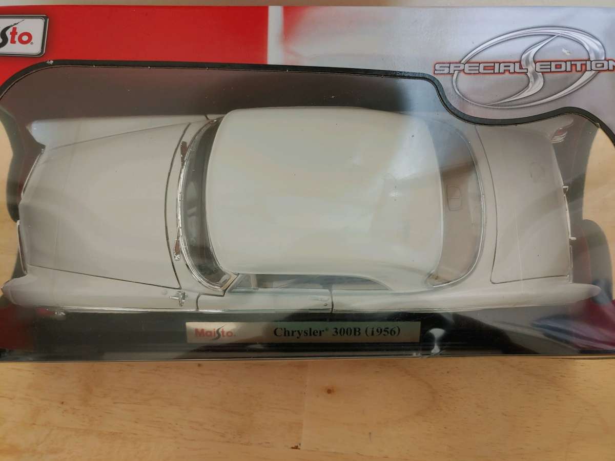 Maisto 1956 Chrysler Special Edition 300B 118 Scale Diecast