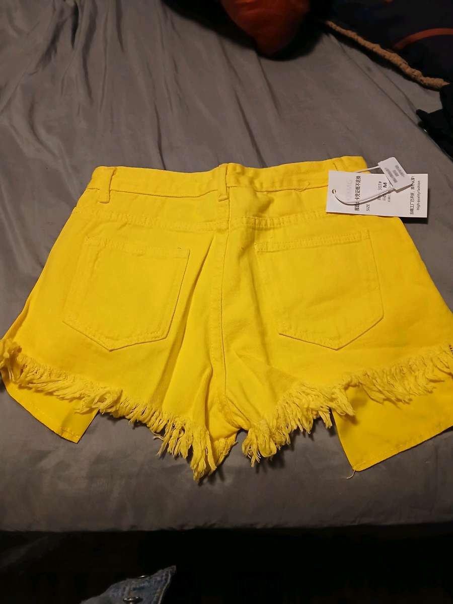 yellow shorts