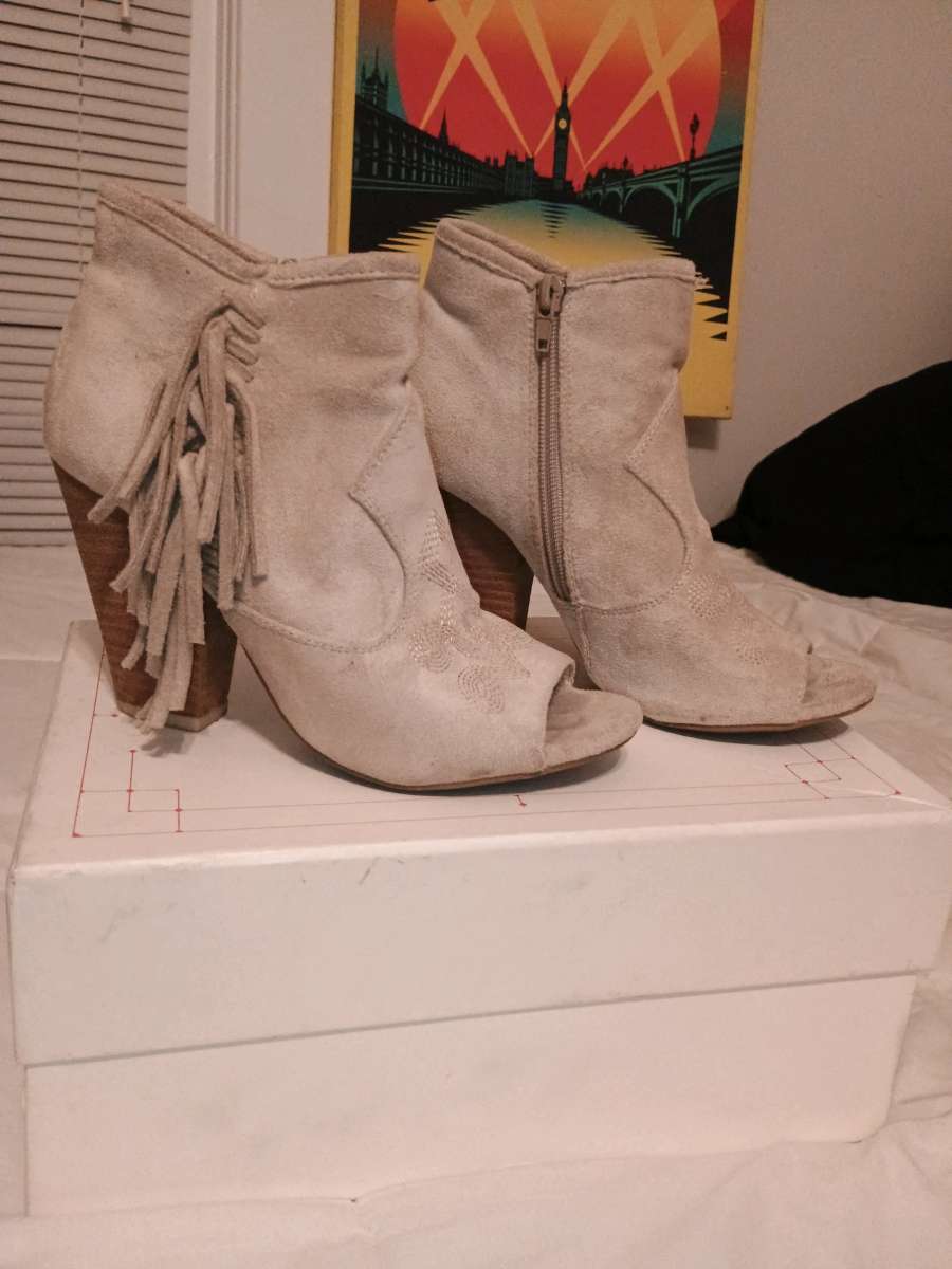 Arlo Peeptoe Suede Bootie with Fringe Accents size 7M