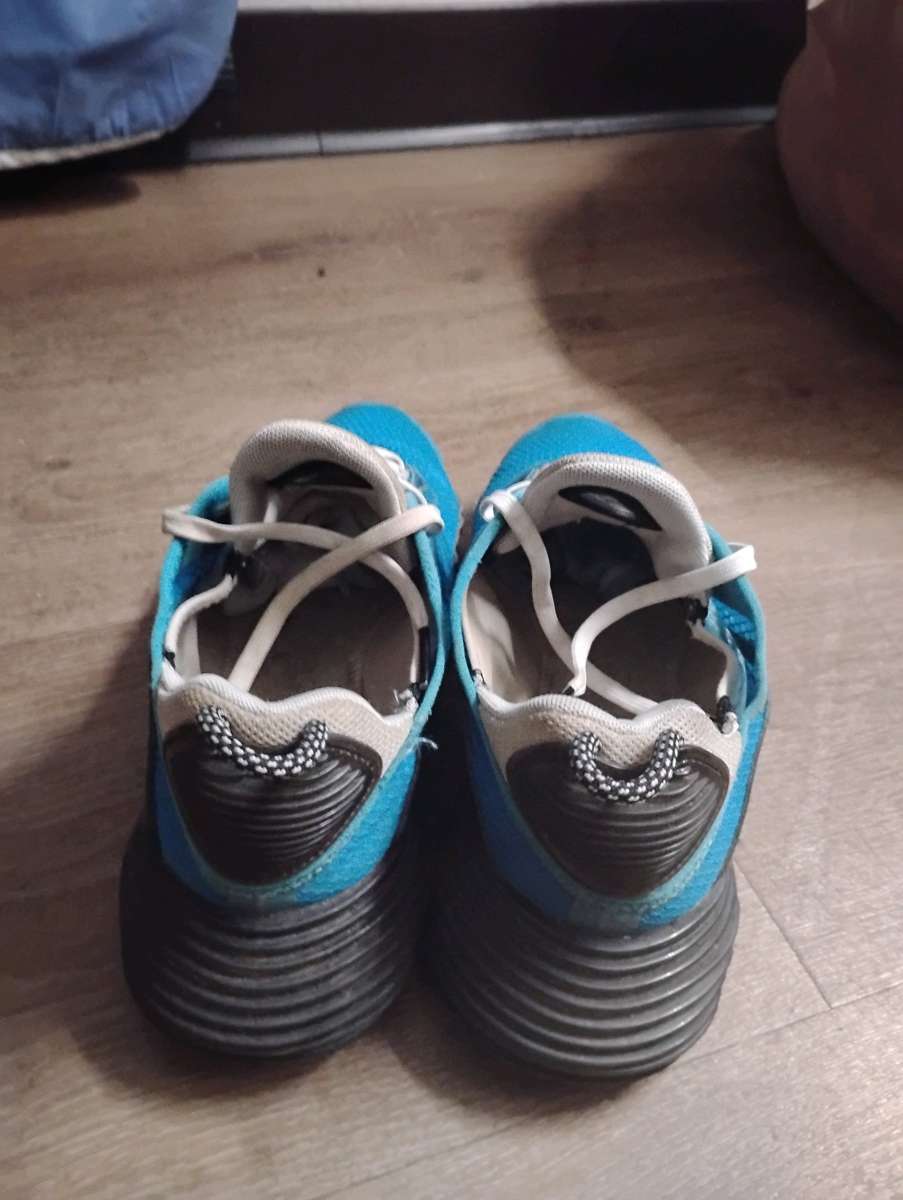 Slightly worn womens Nike Air Max sneakers size 7