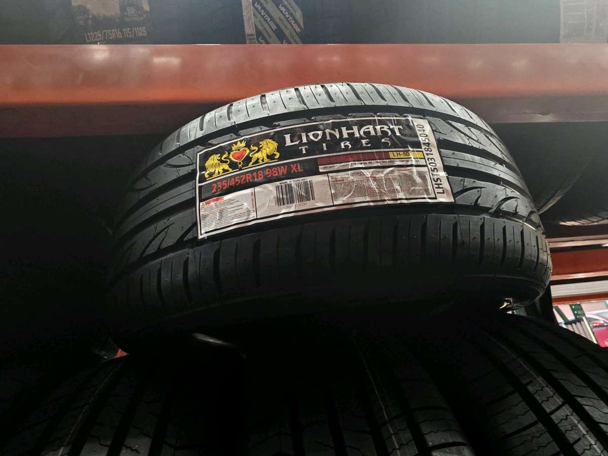 LIONHART 235 45ZR18  98W XL