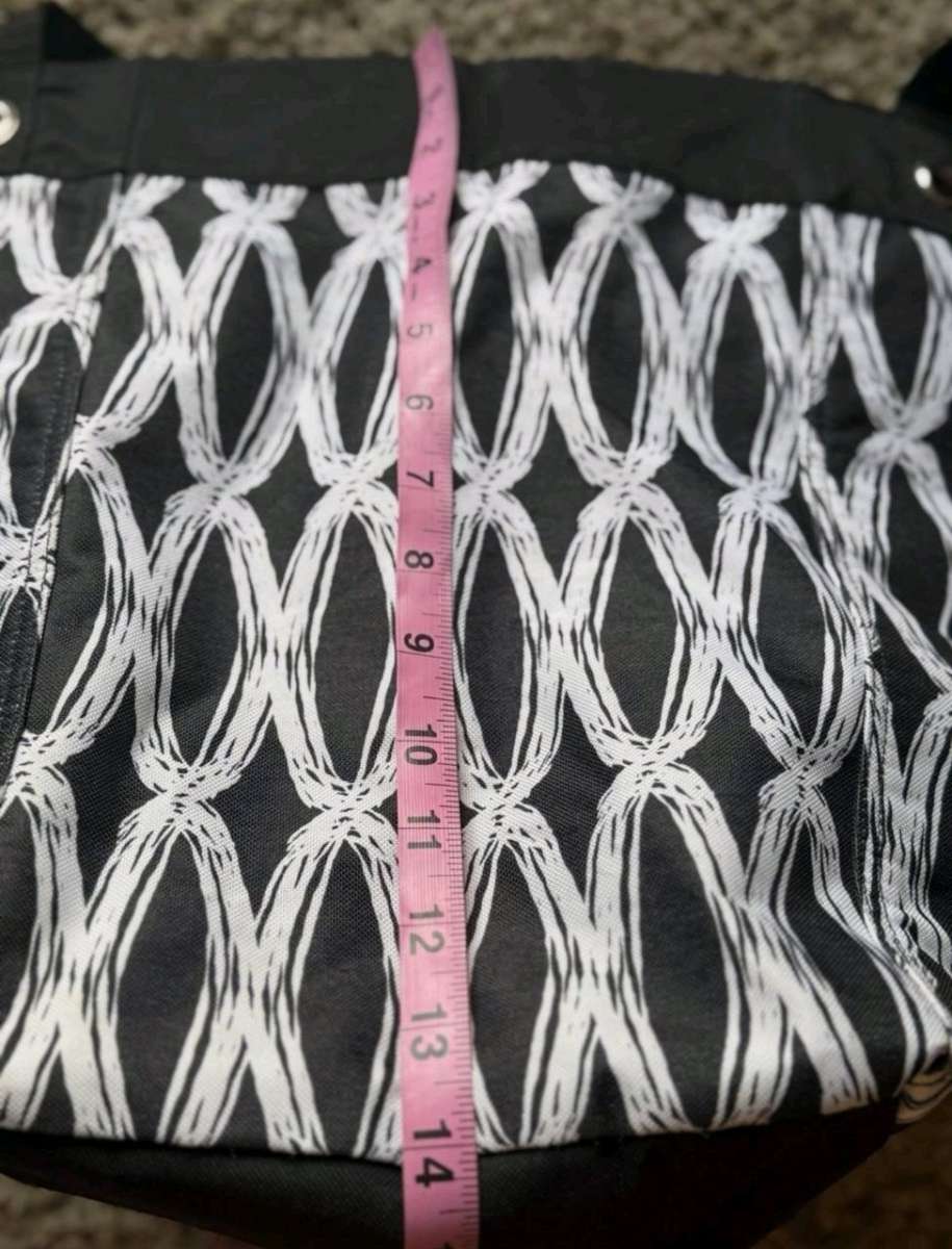 ThirtyOne Large Canvas Black Link Patterned Tote wBlack Stra