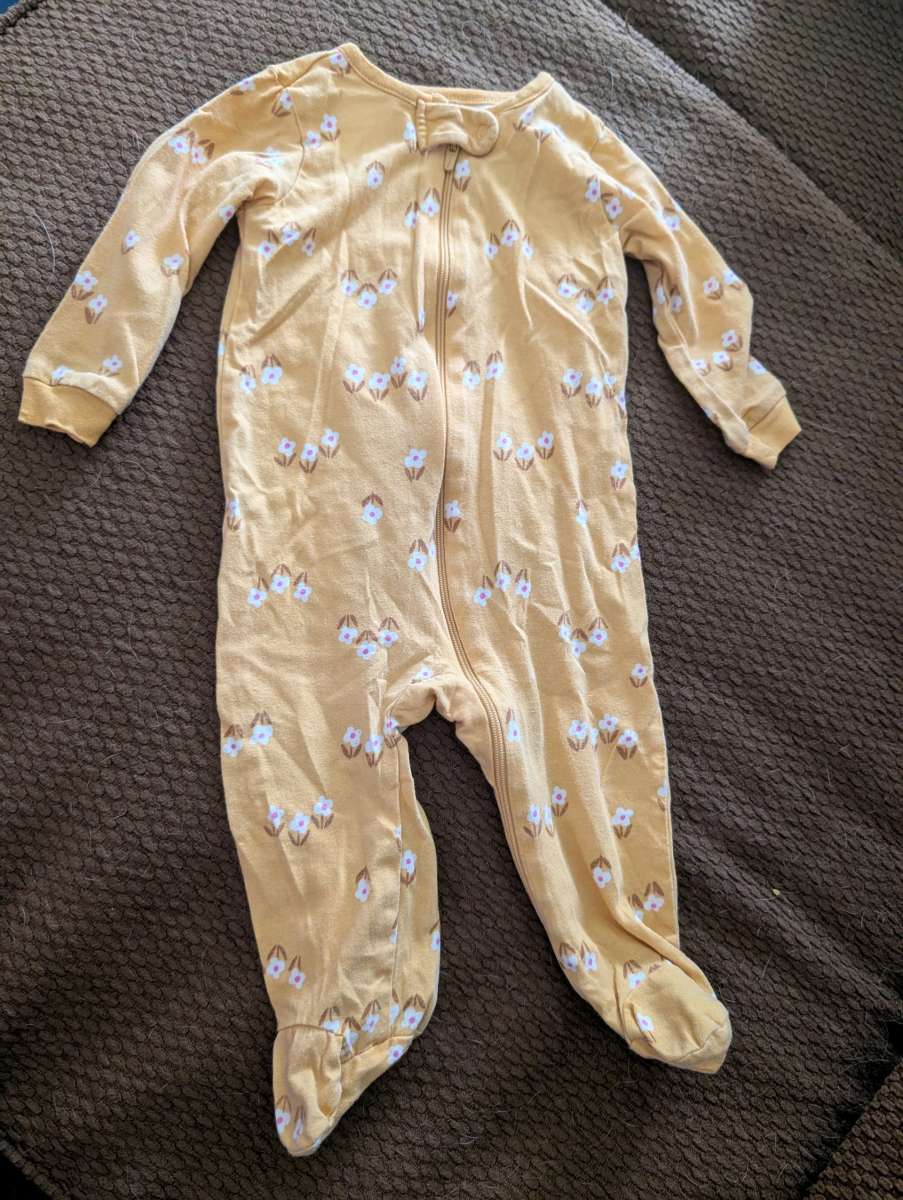Baby yellow sleepsuit with feet 3 to 6 months