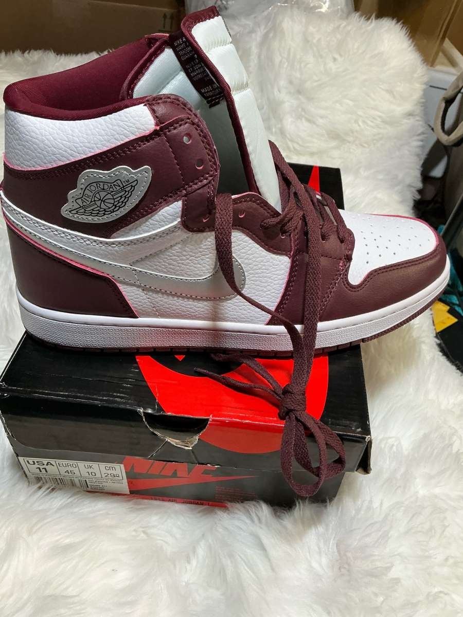 burgundy n white Jordan 1