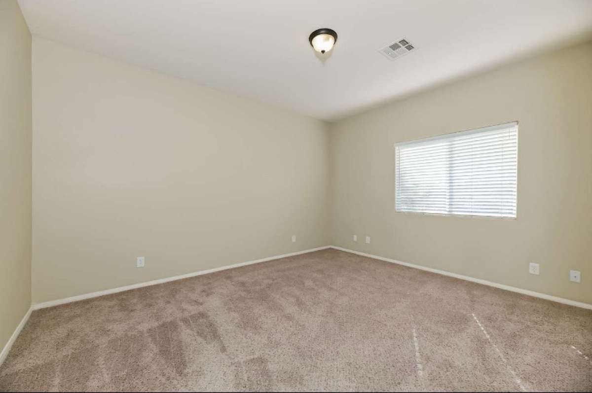 3 BEDROOMS 25 BATHROOMS SINGLE FAMILY HOME